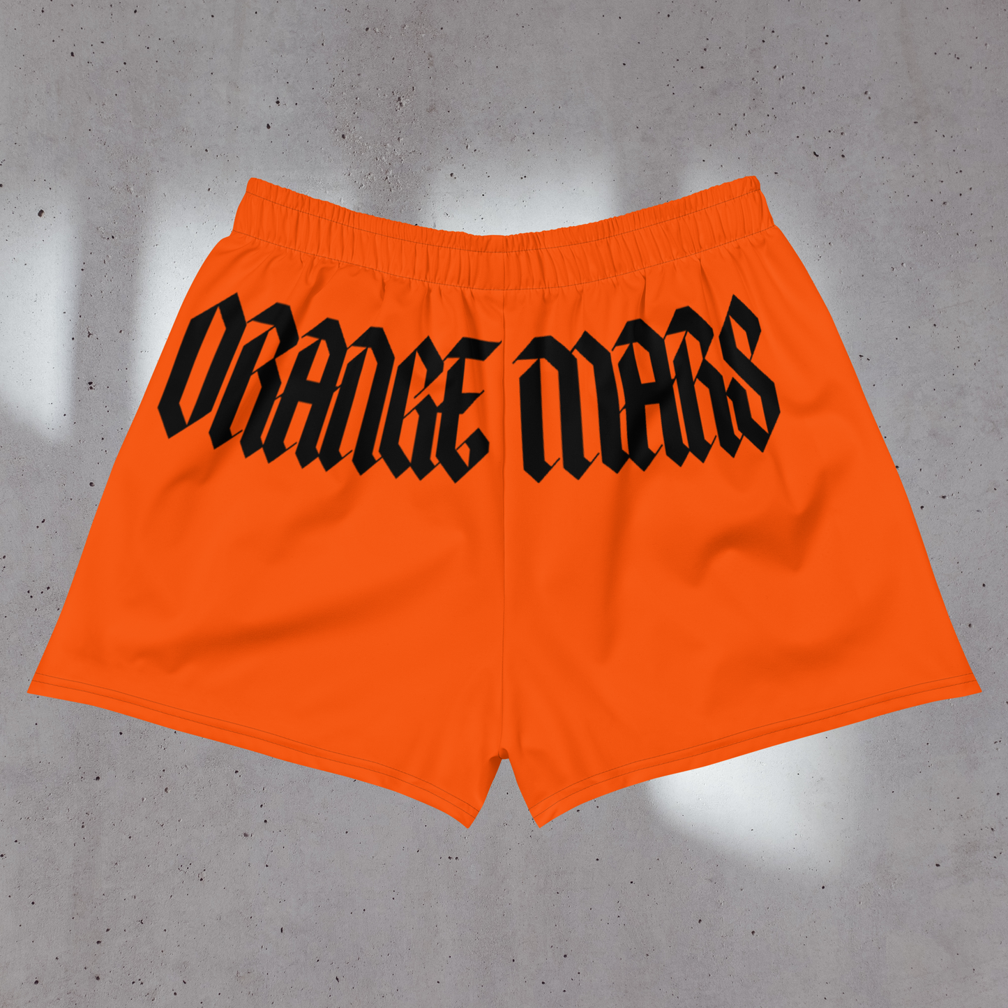 Le modèle "MINI GOTH MARS SHORT" existe en 4 coloris (orange, noir, gris ou blanc). C'est un mini short streetwear d'été confortable, taille haute à porter au-dessus des hanches, avec son design à l'arrière "ORANGE MARS" façon gothique ultra stylé. Agréable, élastique et surtout adapté à toutes les morphologies. Crédits Photographie ©Astrid Manoukian / ORANGE MARS OFFICIAL - SHOP ONLINE