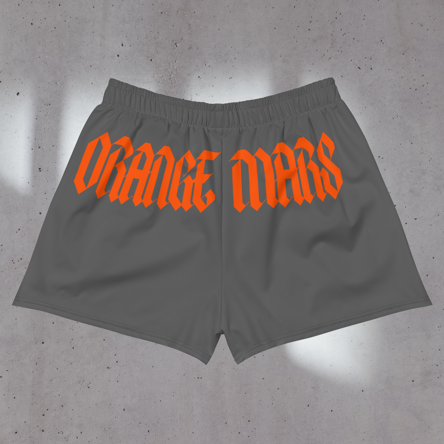Le modèle "MINI GOTH MARS SHORT" existe en 4 coloris (orange, noir, gris ou blanc). C'est un mini short d'été confortable, taille haute à porter au-dessus des hanches, avec son design à l'arrière "ORANGE MARS" façon gothique ultra stylé. Agréable, élastique et surtout adapté à toutes les morphologies. Crédits Photographie ©Astrid Manoukian / ORANGE MARS OFFICIAL - SHOP ONLINE