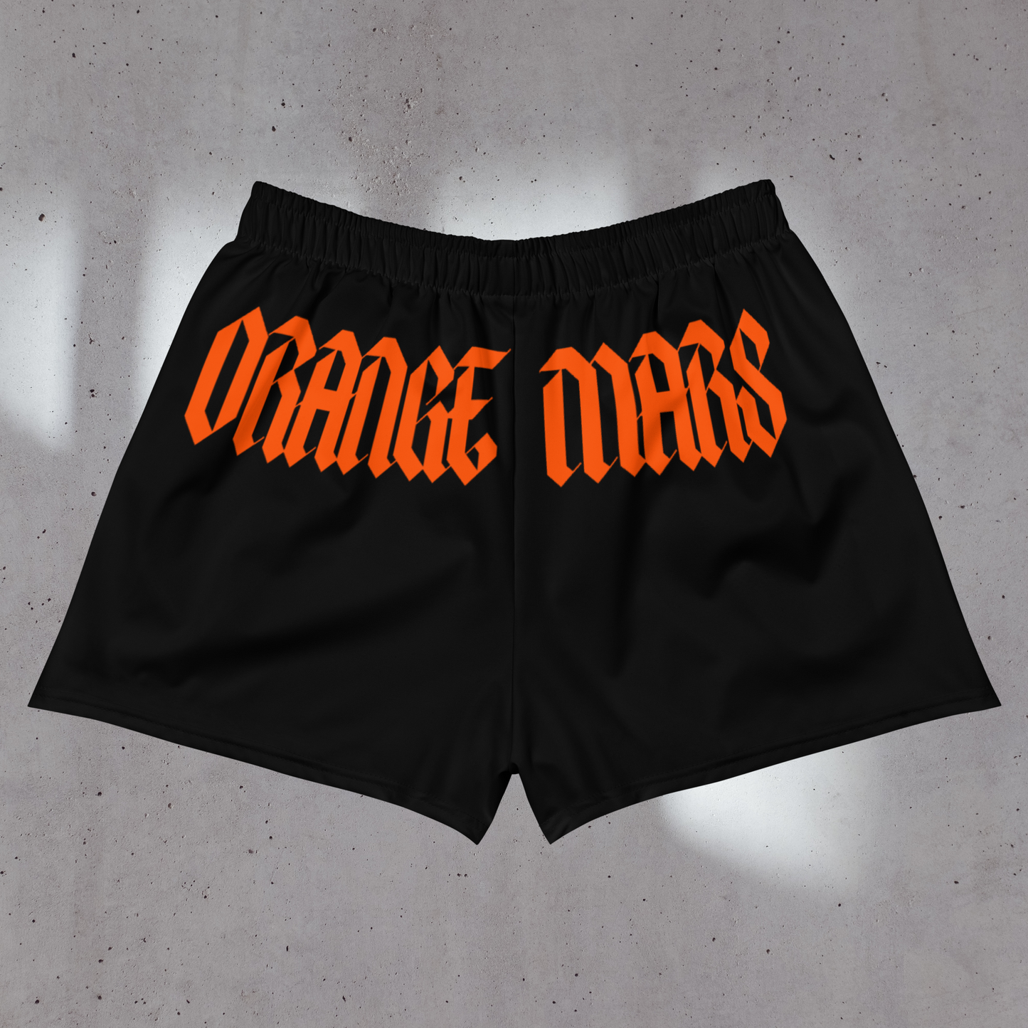 Le modèle "MINI GOTH MARS SHORT" existe en 4 coloris (orange, noir, gris ou blanc). C'est un mini short streetwear d'été confortable, taille haute à porter au-dessus des hanches, avec son design à l'arrière "ORANGE MARS" façon gothique ultra stylé. Agréable, élastique et surtout adapté à toutes les morphologies. Crédits Photographie ©Astrid Manoukian / ORANGE MARS OFFICIAL - SHOP ONLINE