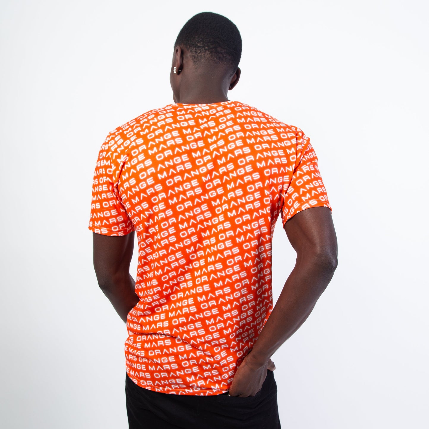 Le modèle "ALL OVER MARS TEE" est LE tee-shirt 100% orange vision : t shirt orange fluo pour le sport il apporte dynamisme, énergie, et style en toute circonstance à votre tenue. La matière a été choisie pour être souple, douce, et confortable, avec un "toucher" coton qui ne ternit pas au lavage. Ce modèle existe en noir, blanc et orange. Crédits Photographie ©Astrid Manoukian / ORANGE MARS OFFICIAL - SHOP ONLINE