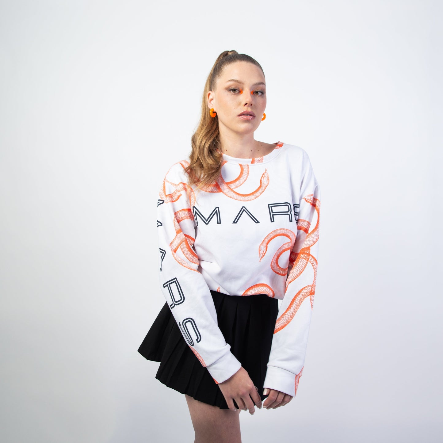Snake Mars Sweat : un sweat blanc streetwear doux et léger, chaud et confortable, design serpent. MORE on www.orangemarsofficial.com / ORANGE MARS OFFICIAL