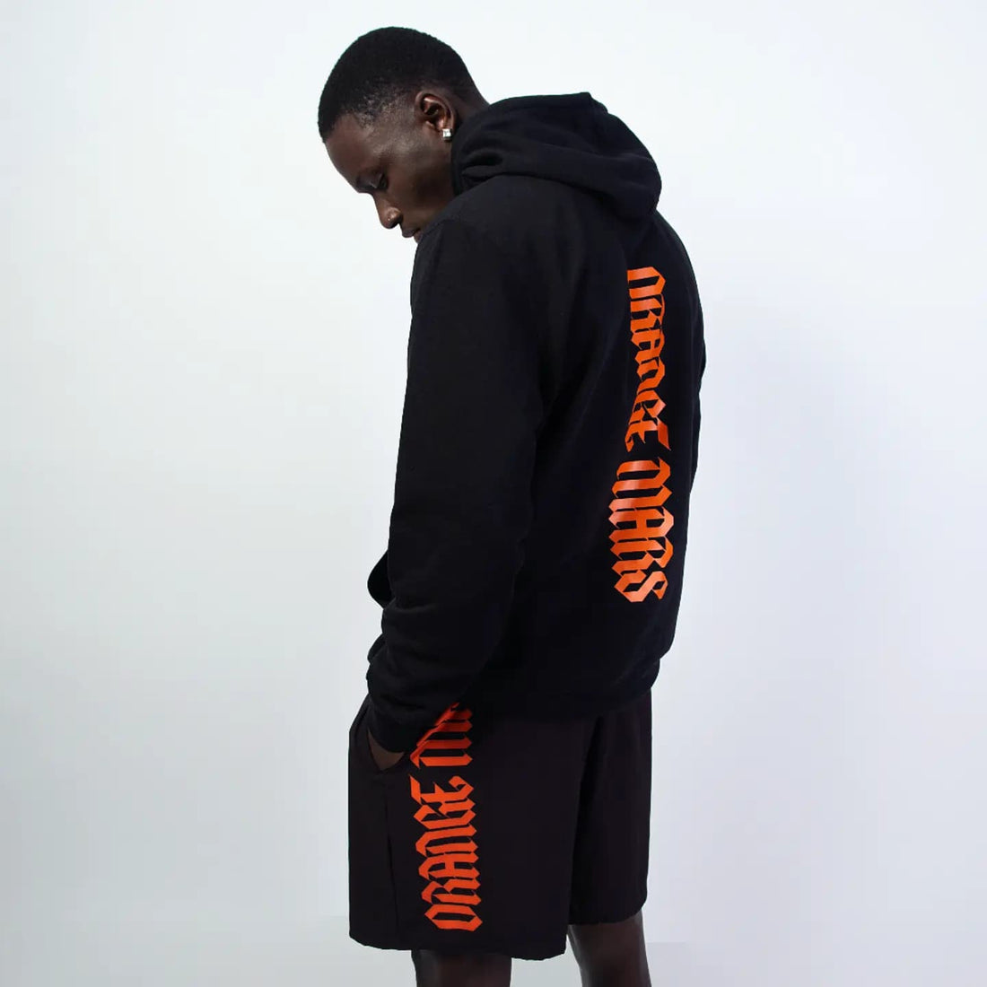 La Fête des Pères est l'occasion parfaite pour rendre hommage à ces figures paternelles qui nous ont soutenus et inspirés tout au long de notre vie avec la casquette orange mars !