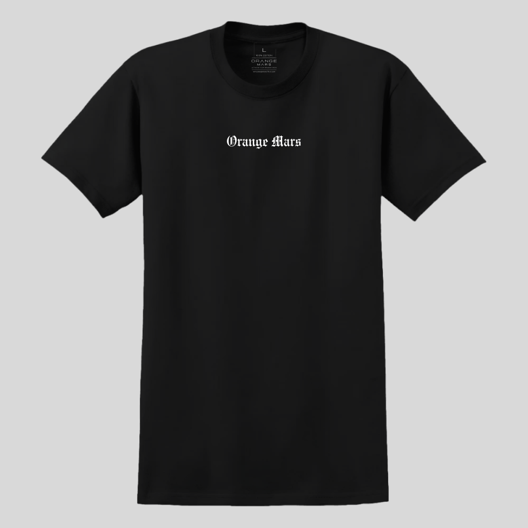 T-shirt Venom Orange Mars : streetwear inspiré de Marseille pour ceux qui incarnent ambition et persévérance. Conçu pour les esprits visionnaires, ce t-shirt en édition limitée allie style urbain et symbolisme de réussite avec son motif serpent. Un t-shirt noir ample en coton premium, imprimé avec soin à Marseille. Design épuré, simplicité et efficacité, pour un max de possibilités. 