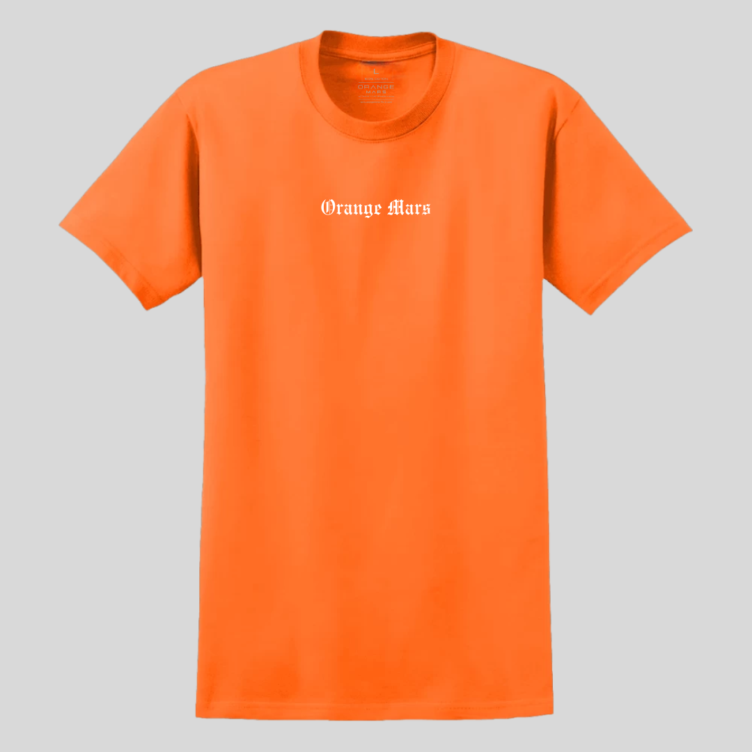T-shirt Mars Venom Orange Mars : streetwear inspiré de Marseille pour ceux qui incarnent ambition et persévérance. Conçu pour les esprits visionnaires, ce t-shirt en édition limitée allie style urbain et symbolisme de réussite avec son motif serpent. Un t-shirt orange vif sanguin ample en coton premium, imprimé avec soin à Marseille. Design épuré, simplicité et efficacité, pour un max de possibilités. 