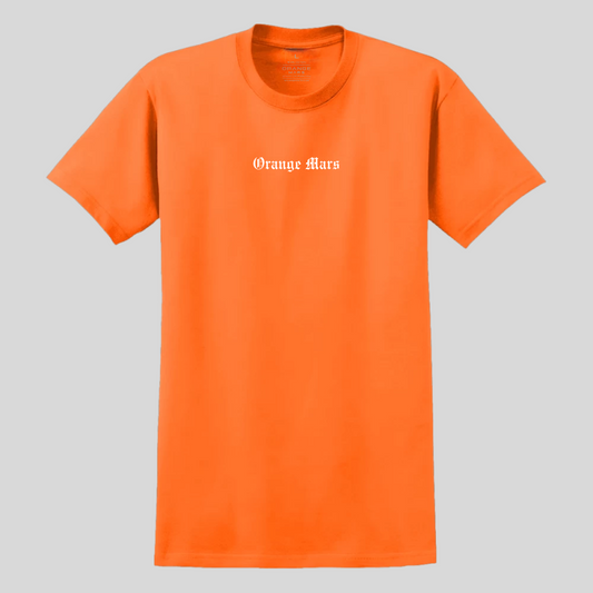 T-shirt Mars Venom Orange Mars : streetwear inspiré de Marseille pour ceux qui incarnent ambition et persévérance. Conçu pour les esprits visionnaires, ce t-shirt en édition limitée allie style urbain et symbolisme de réussite avec son motif serpent. Un t-shirt orange vif sanguin ample en coton premium, imprimé avec soin à Marseille. Design épuré, simplicité et efficacité, pour un max de possibilités. 