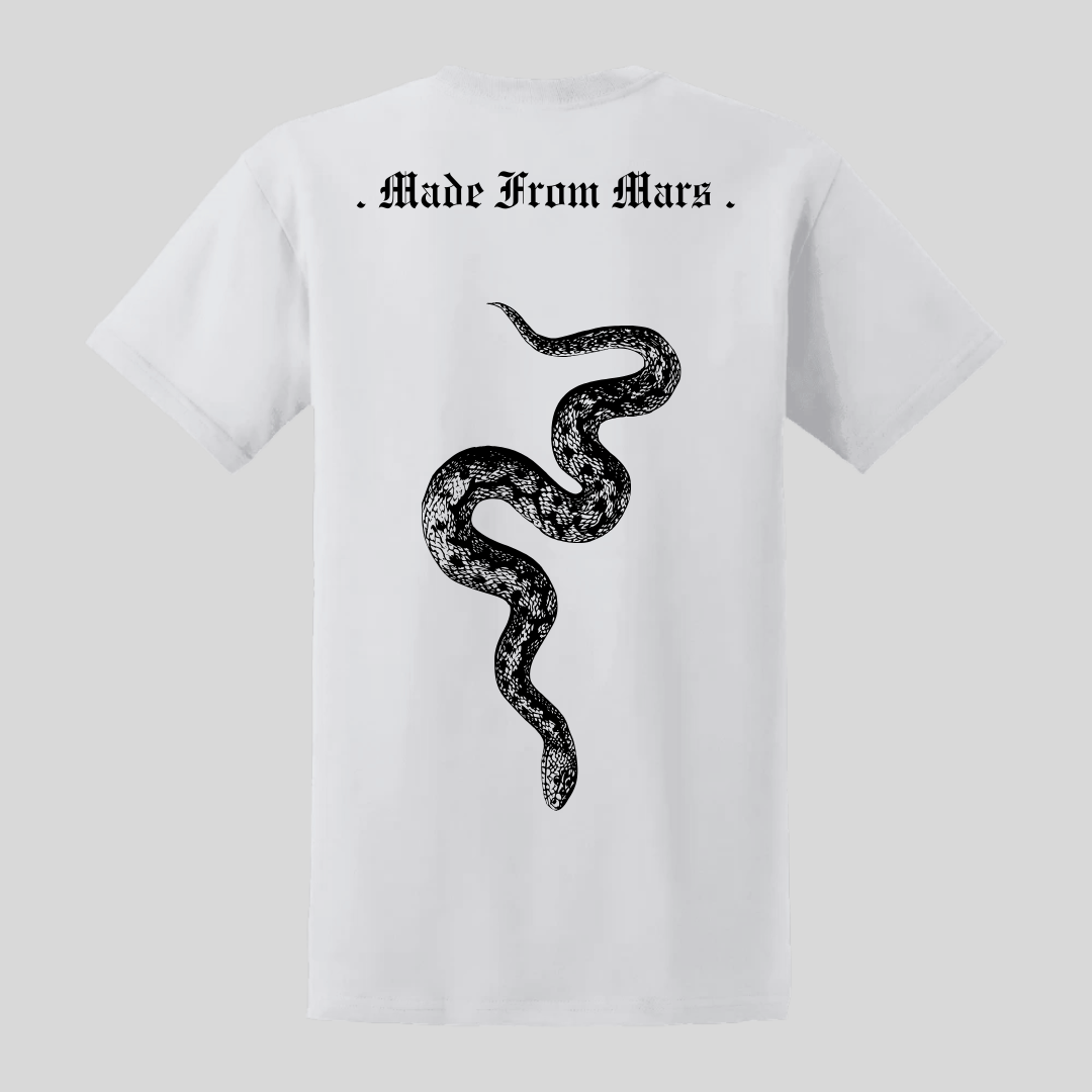 T-shirt WHITE Venom Orange Mars : streetwear inspiré de Marseille pour ceux qui incarnent ambition et persévérance. Conçu pour les esprits visionnaires, ce t-shirt en édition limitée allie style urbain et symbolisme de réussite avec son motif serpent. Un t-shirt BLANC ample en coton premium, imprimé avec soin à Marseille. Design épuré, simplicité et efficacité, pour un max de possibilités. 