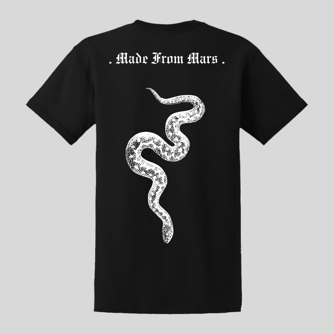 T-shirt Venom Orange Mars : streetwear inspiré de Marseille pour ceux qui incarnent ambition et persévérance. Conçu pour les esprits visionnaires, ce t-shirt en édition limitée allie style urbain et symbolisme de réussite avec son motif serpent. Un t-shirt noir ample en coton premium, imprimé avec soin à Marseille. Design épuré, simplicité et efficacité, pour un max de possibilités. 